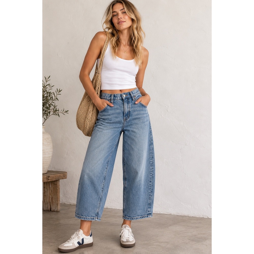 American Eagle Barrel Jeans Light Wash Stretch High Rise Curved Leg Size 2